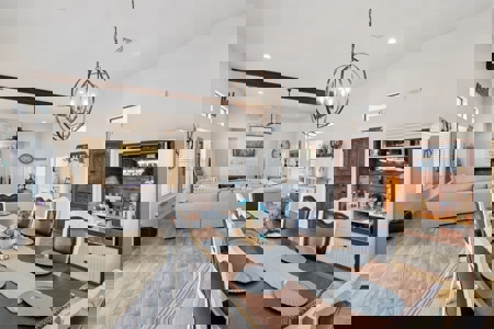 Country Living - Close to Town - image 8