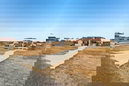 Country Living - Close to Town - image 3