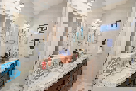 Country Living - Close to Town - image 18