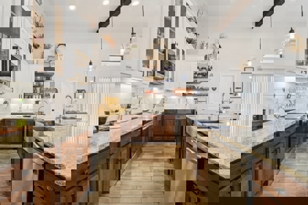 Country Living - Close to Town - image 16