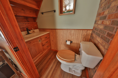 Dead-End Road 14-Acre Valley Estate with Dual Living Quarters - image 37