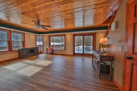 Dead-End Road 14-Acre Valley Estate with Dual Living Quarters - image 27