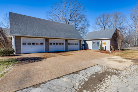 Country Home for Sale in Lewis County, Tennessee - image 46