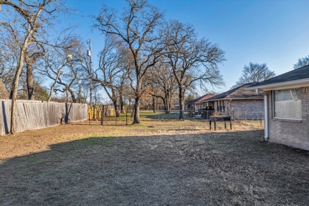 Beautiful home located at 4339 Blackwell Street in Waco, Texas - image 30