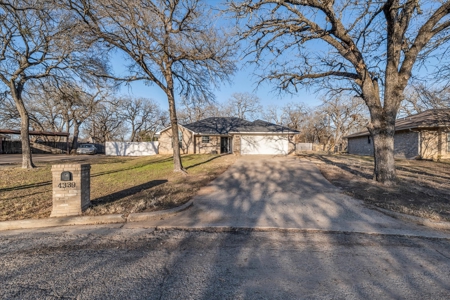 Beautiful home located at 4339 Blackwell Street in Waco, Texas - image 2