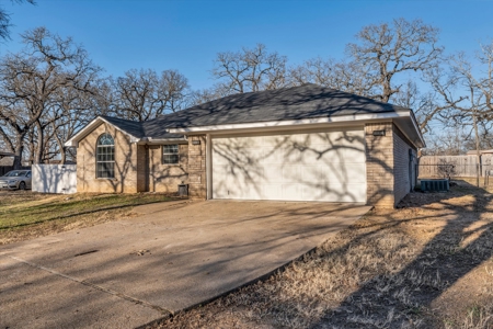 Beautiful home located at 4339 Blackwell Street in Waco, Texas - image 3
