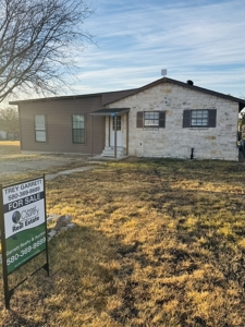 Solid 3-bedroom home in Harper — hard to find, easy to own. - image 1