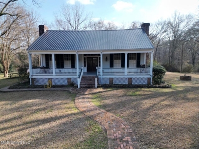 140 Acres with Farmhouse in Lorman, Mississippi - image 1