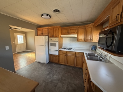 Two Bedroom One Bath Home In Bethany - image 11