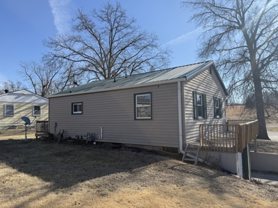 Two Bedroom One Bath Home In Bethany - image 4