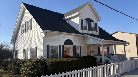 1.5 Story Home In Central Bethany, MO - image 3