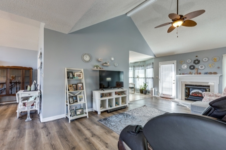 Country Home for Sale in Maury County, Tennessee - image 6