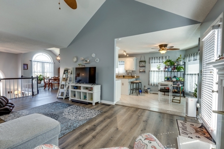 Country Home for Sale in Maury County, Tennessee - image 8