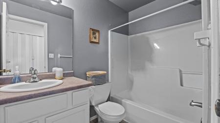 Spacious 3-Bedroom Home with RV Parking, Privacy Fence - image 15