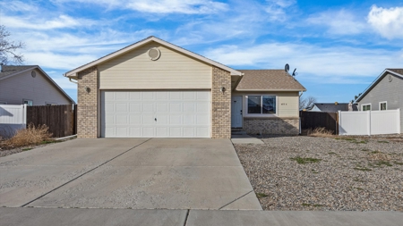 Spacious 3-Bedroom Home with RV Parking, Privacy Fence - image 21