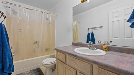 Spacious 3-Bedroom Home with RV Parking, Privacy Fence - image 10