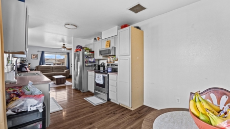 Spacious 3-Bedroom Home with RV Parking, Privacy Fence - image 4