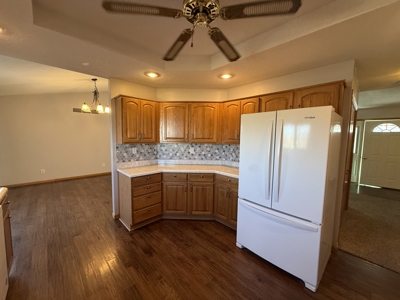 Large Home in Quiet Neighborhood in Bethany, MO - image 9