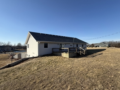 Large Home in Quiet Neighborhood in Bethany, MO - image 3