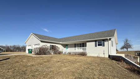 Large Home in Quiet Neighborhood in Bethany, MO - image 1