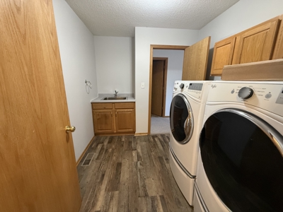 Large Home in Quiet Neighborhood in Bethany, MO - image 17