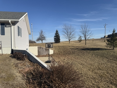 Large Home in Quiet Neighborhood in Bethany, MO - image 4