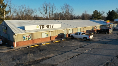 Commercial/Investment Opportunity for Sale in Salem, Missouri - image 1