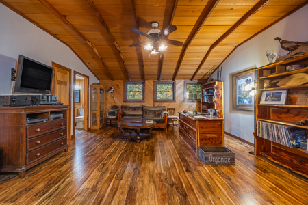 East Texas Ranch with Log Home and Timberland - image 27