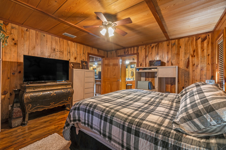East Texas Ranch with Log Home and Timberland - image 24
