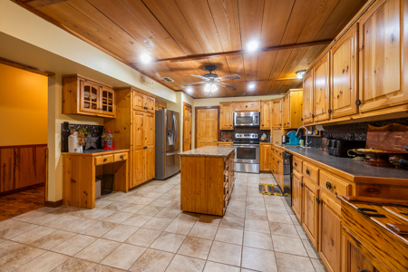 East Texas Ranch with Log Home and Timberland - image 19