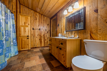 East Texas Ranch with Log Home and Timberland - image 28