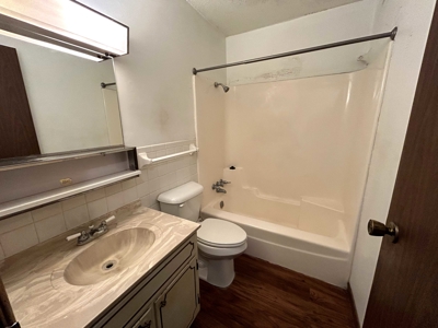 Country Home and Barn on 104 Acres Near Linn Missouri - image 36