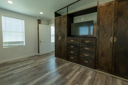 Country Comfort Meets Opportunity on 4.55 Fully Fenced Acres with - image 7