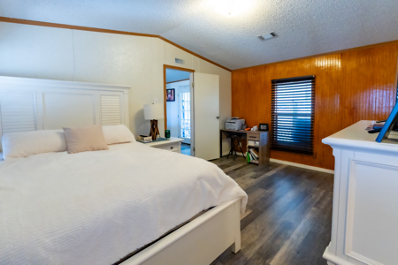 Country Comfort Meets Opportunity on 4.55 Fully Fenced Acres with - image 18