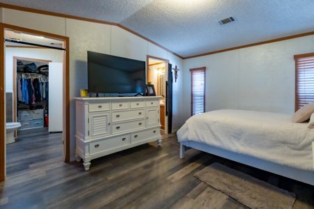 Country Comfort Meets Opportunity on 4.55 Fully Fenced Acres with - image 16