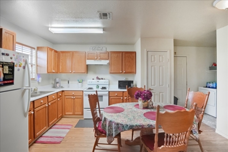 Cozy Country Cottage Between George West & Three Rivers - image 5