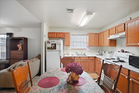 Cozy Country Cottage Between George West & Three Rivers - image 7