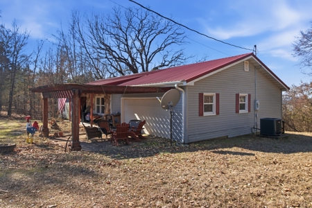Lake View Home on 7.5 Acres Near Bull Shoals Lake - Pontiac, MO - image 4
