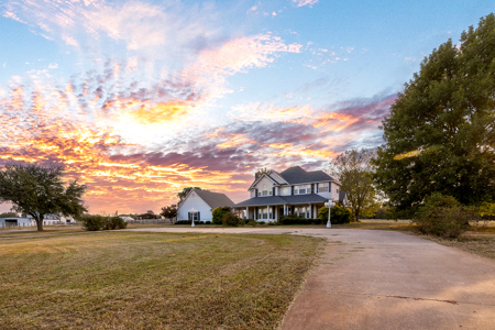 Premier Ranch For Sale New Boston Texas - image 3