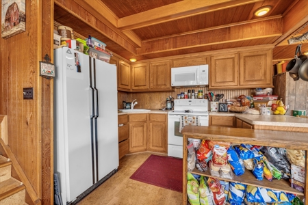 Million Dollar Views of Hilltop Lakes and an 18-hole Golf Course - image 25