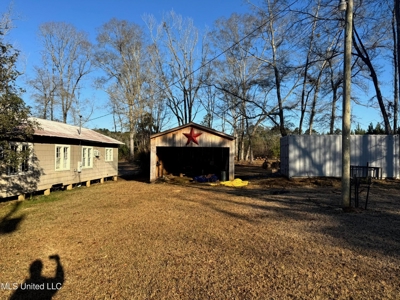 South MS Camp and Land Bordering the National Forest - image 1