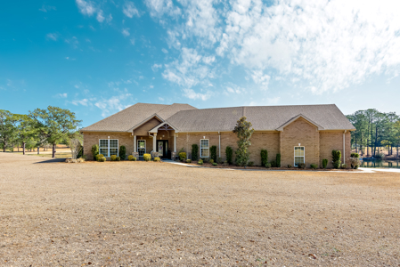 Luxury Golf Course Living in Elba, AL – 4BR Home - image 3