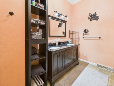 Mixed-Use Investment Opportunity – Bar, Warehouse & 3BR Apartment - image 19