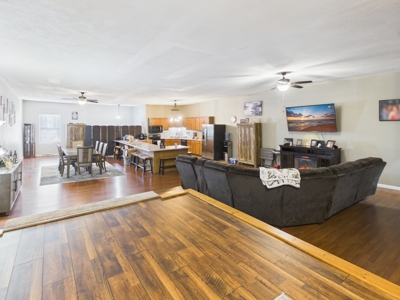 Mixed-Use Investment Opportunity – Bar, Warehouse & 3BR Apartment - image 34