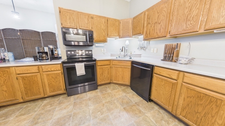 Mixed-Use Investment Opportunity – Bar, Warehouse & 3BR Apartment - image 31