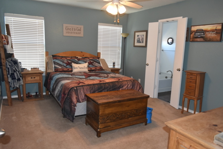 Move-in Ready 3 bed 2 bath Home in Gainesville Texas For Sale - image 13