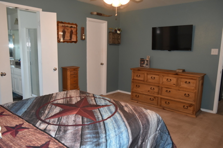 Move-in Ready 3 bed 2 bath Home in Gainesville Texas For Sale - image 23