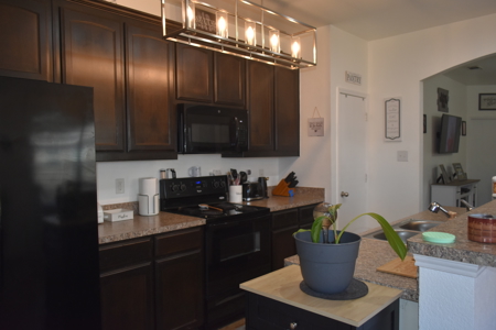 Move-in Ready 3 bed 2 bath Home in Gainesville Texas For Sale - image 8