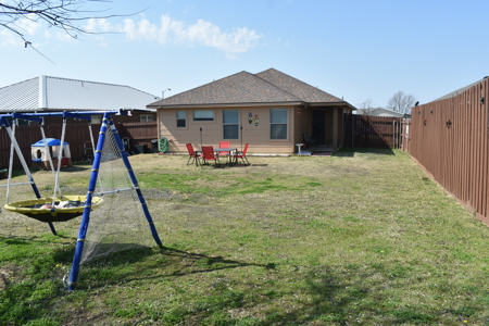 Move-in Ready 3 bed 2 bath Home in Gainesville Texas For Sale - image 21
