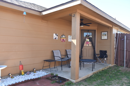 Move-in Ready 3 bed 2 bath Home in Gainesville Texas For Sale - image 6